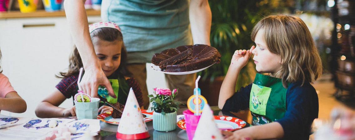 Un goûter d'anniversaire et des boissons